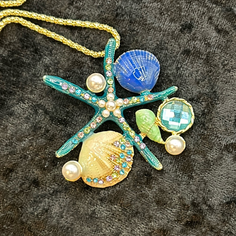 Betsey Johnson Star Fish Pendant Necklace 🐚